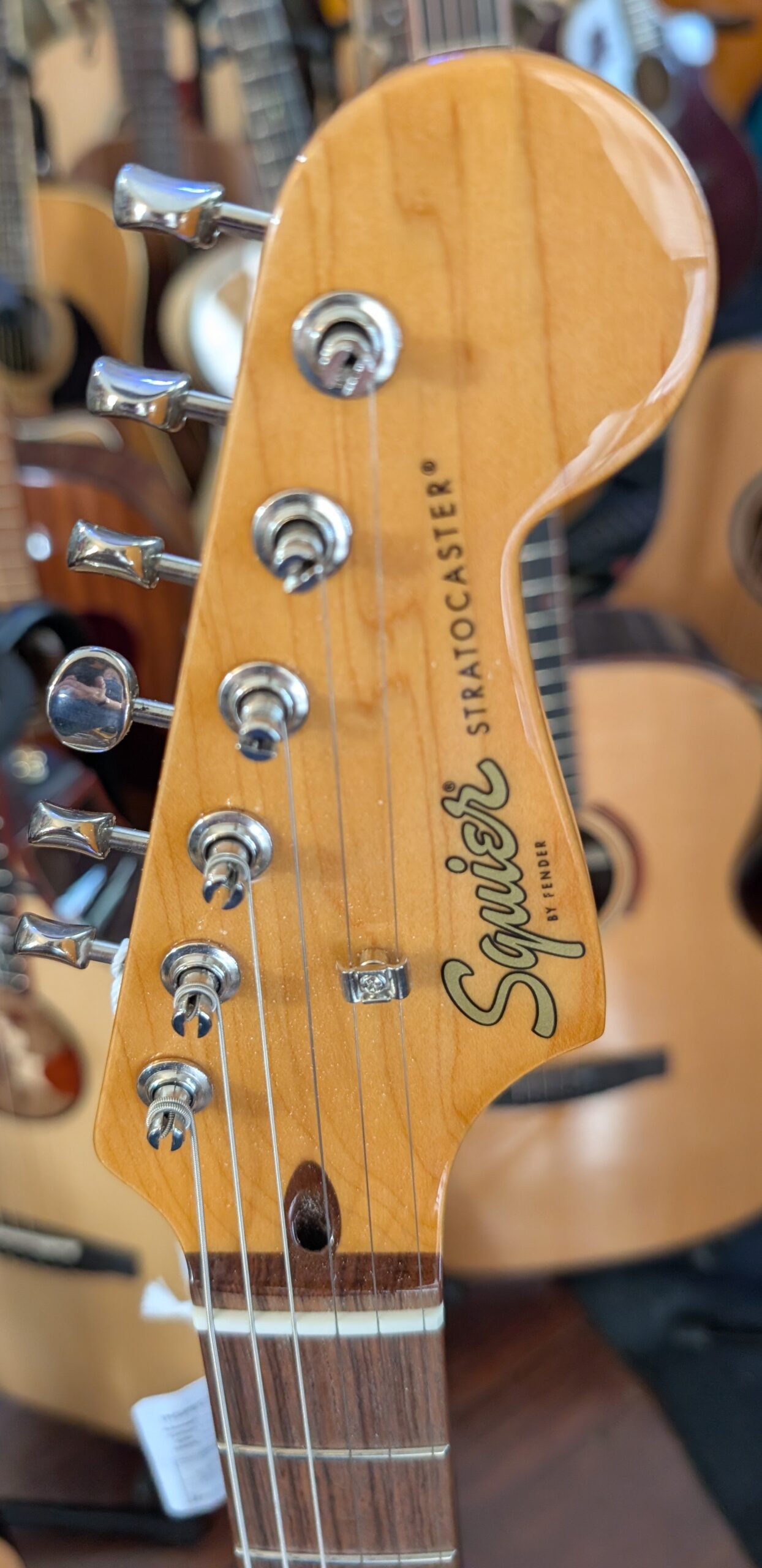 Squier Classic Vibe 60s Stratocaster Electric Guitar, Indian Laurel Fingerboard, Candy Apple Red - Image 2