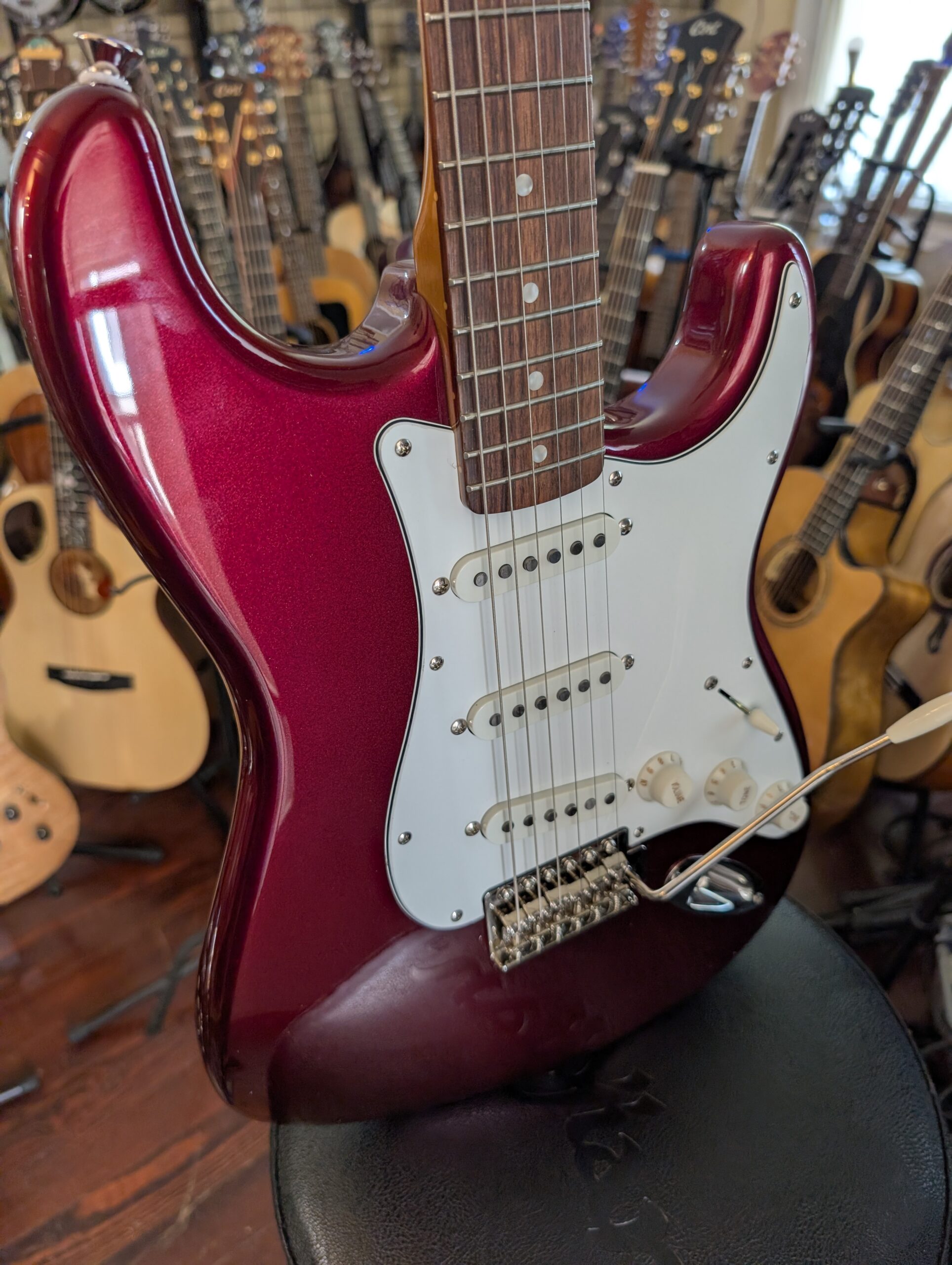 Squier Classic Vibe 60s Stratocaster Electric Guitar, Indian Laurel Fingerboard, Candy Apple Red - Image 4