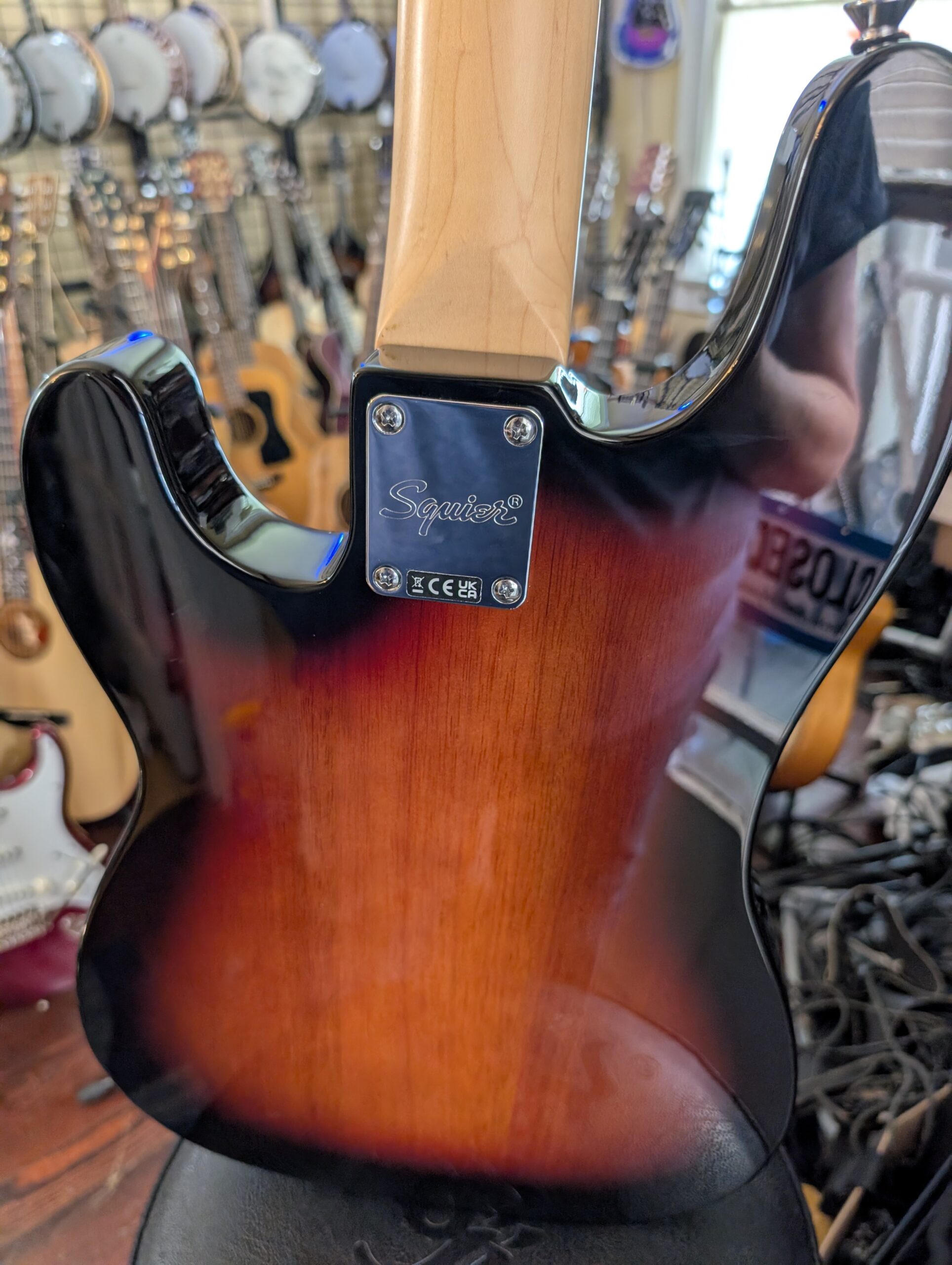 Squier Paranormal Precision Bass Thinline SJ - 3-color Sunburst, Laurel Fingerboard - Image 4