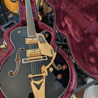 Gretsch Pro Nashville with Bigsby Hollowbody Electric Guitar Midnight Sapphire