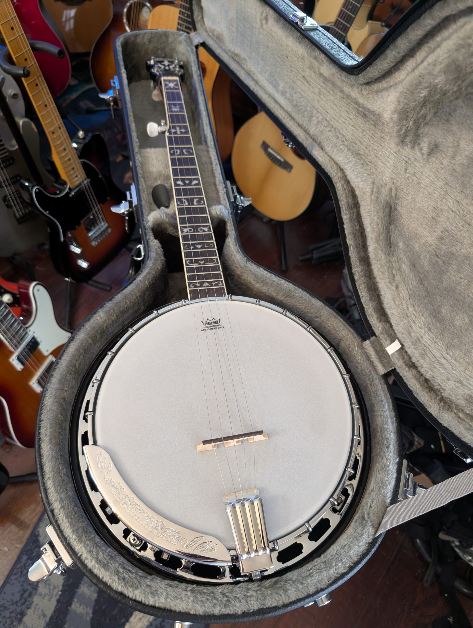 Washburn B16 Five String Banjo Sunburst with Case - Image 4