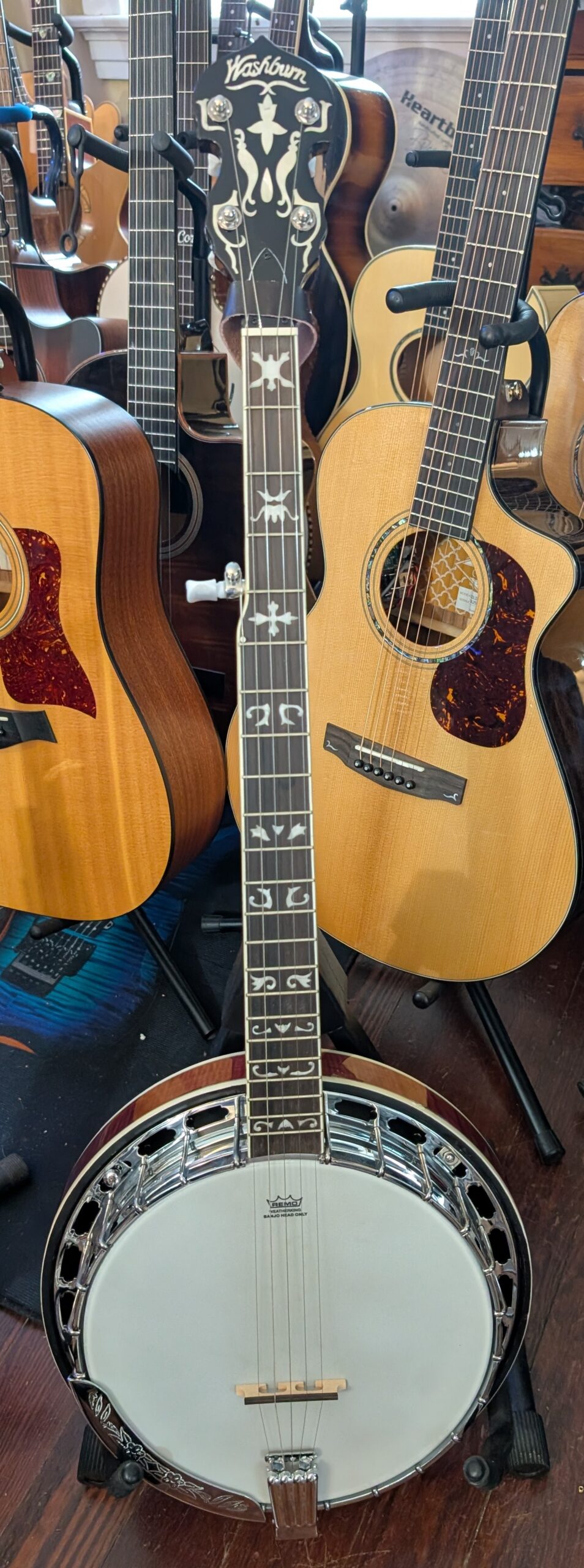 Washburn B16 Five String Banjo Sunburst with Case
