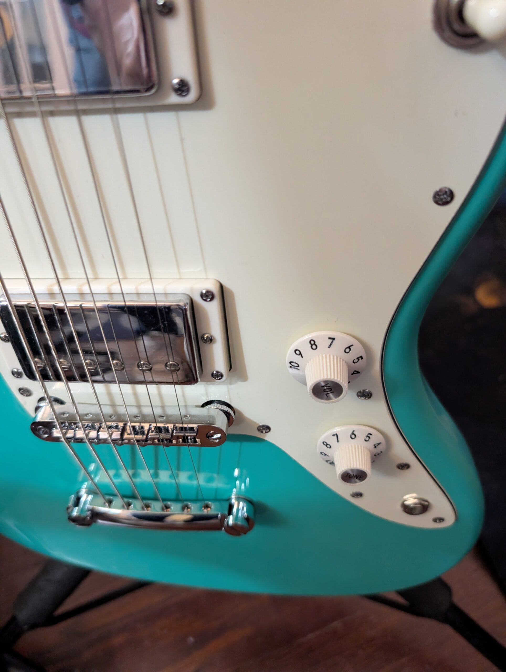 Squier Paranormal Baritone Jazzmaster HH Electric Guitar - Sea Foam Green - Image 4