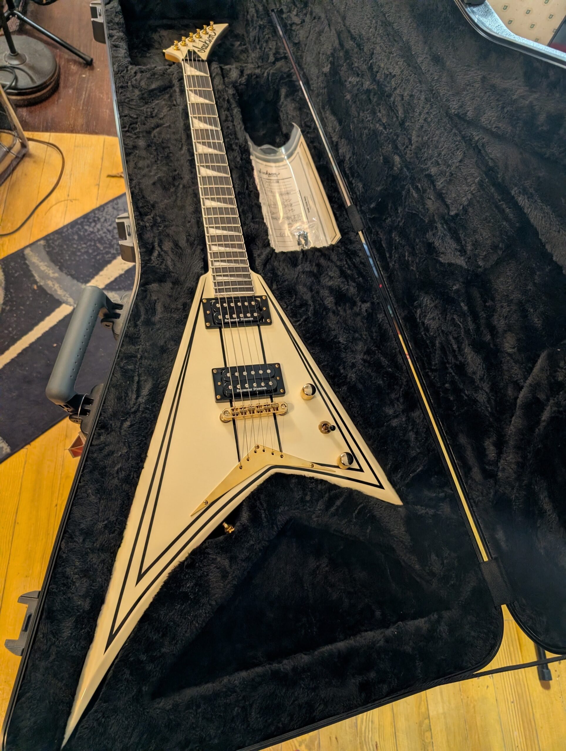 Jackson Pro Rhoads RRT-3 Ivory With Black Pin Stripes