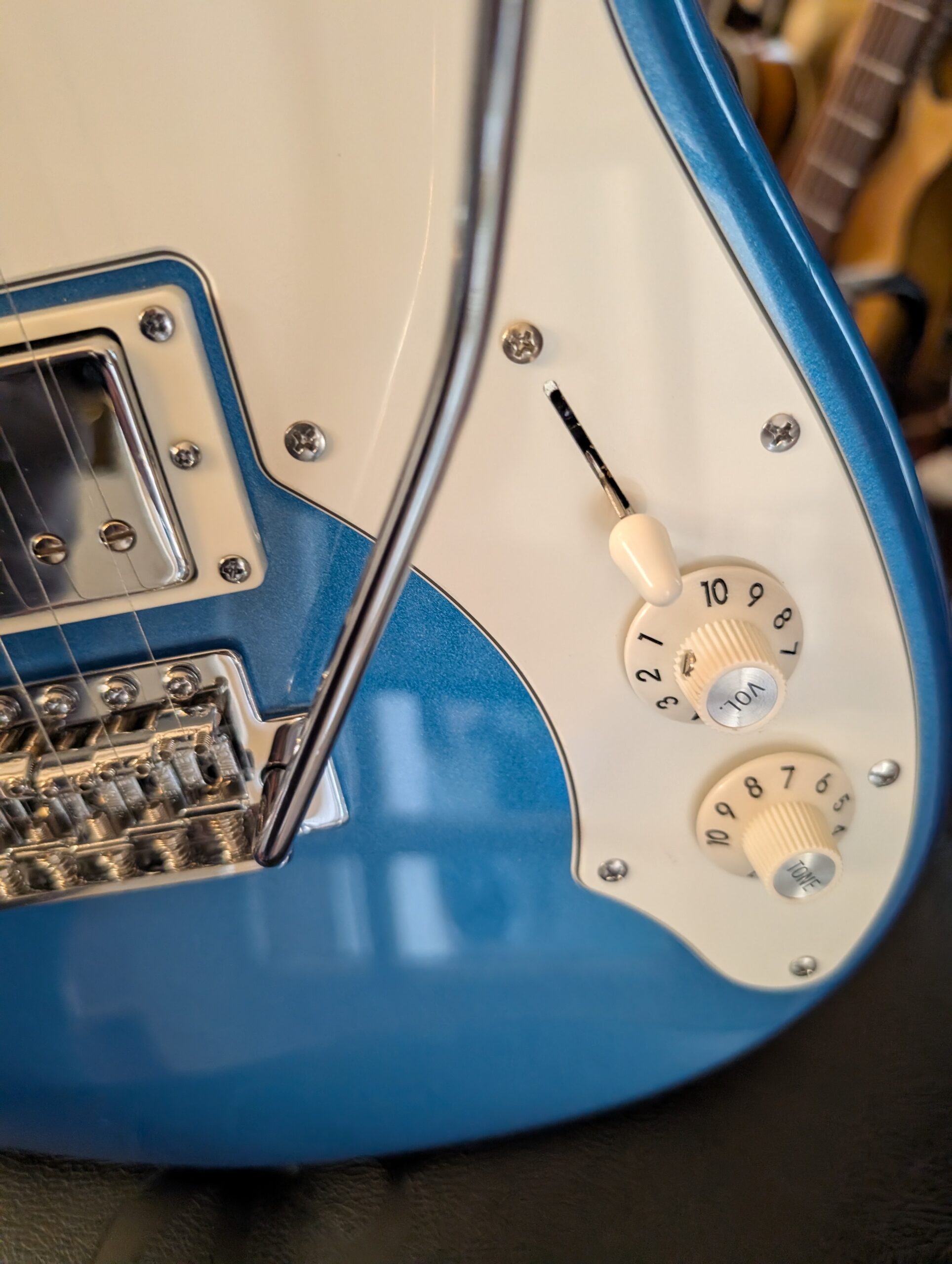 Squier Paranormal Stratocaster Deluxe Electric Guitar - Lake Placid Blue, Maple Fingerboard - Image 5